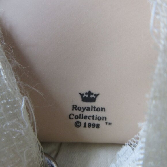 Royalton Collection Brunette Bride 16" Porcelain Doll 1998 Inc Stand - Picture 8 of 9